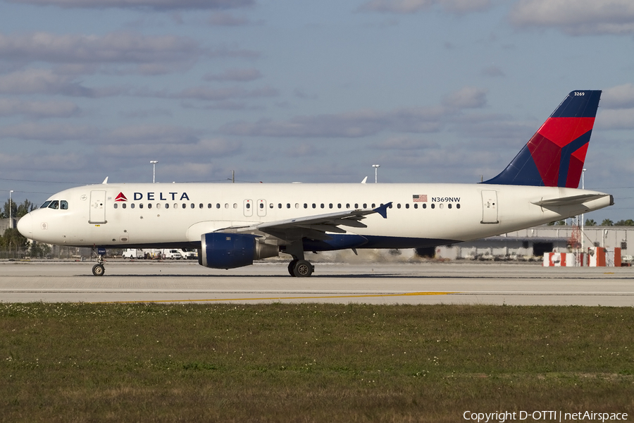 Delta Air Lines Airbus A320-212 (N369NW) | Photo 430785