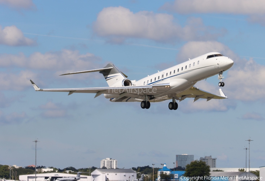 (Private) Bombardier BD-700-1A10 Global Express XRS (N36MM) | Photo 482785