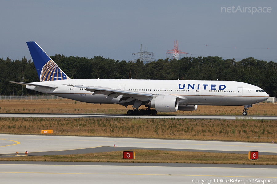 United Airlines Boeing 777-224(ER) (N37018) | Photo 37042
