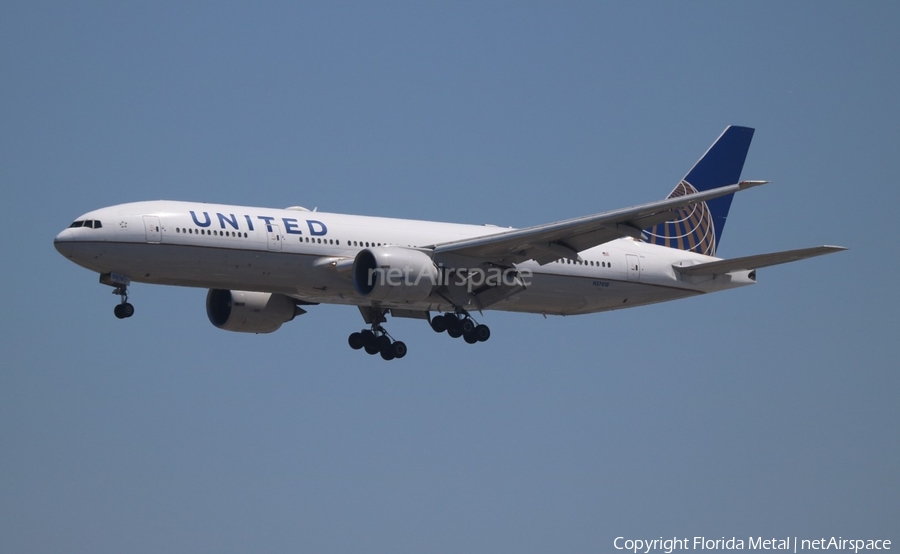 United Airlines Boeing 777-224(ER) (N37018) | Photo 302066