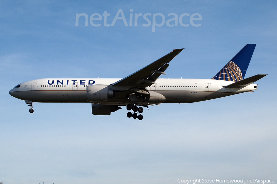 United Airlines Boeing 777-224(ER) (N37018) | Photo 669579