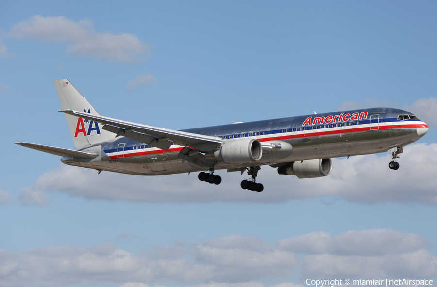 American Airlines Boeing 767-323(ER) (N371AA) | Photo 3456