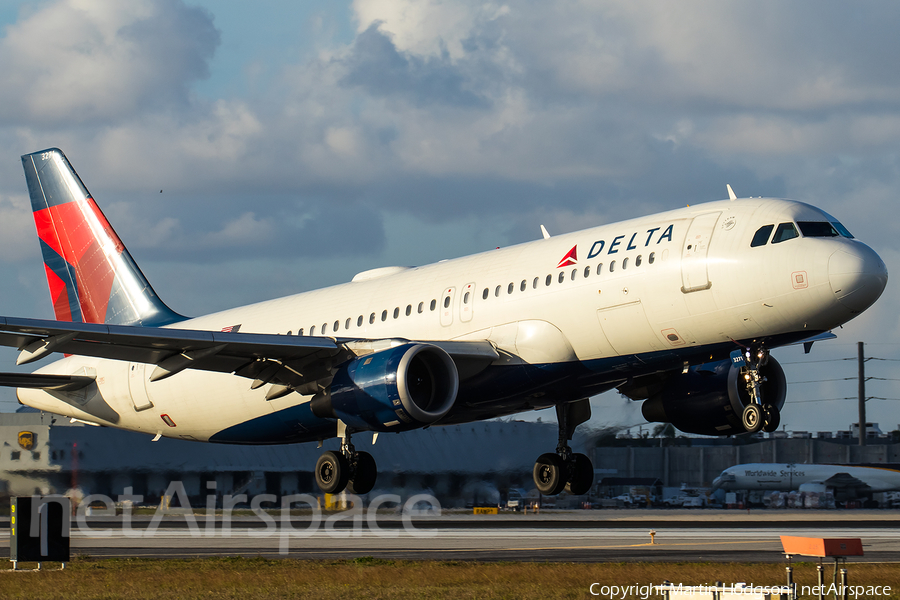 Delta Air Lines Airbus A320-212 (N371NW) | Photo 234967