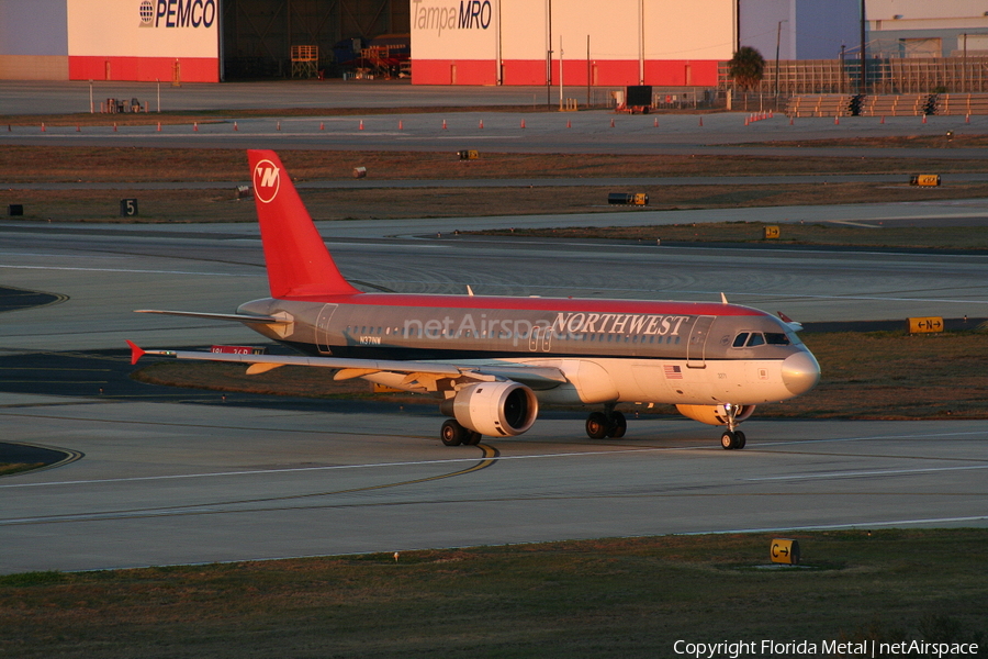 Northwest Airlines Airbus A320-212 (N371NW) | Photo 332308