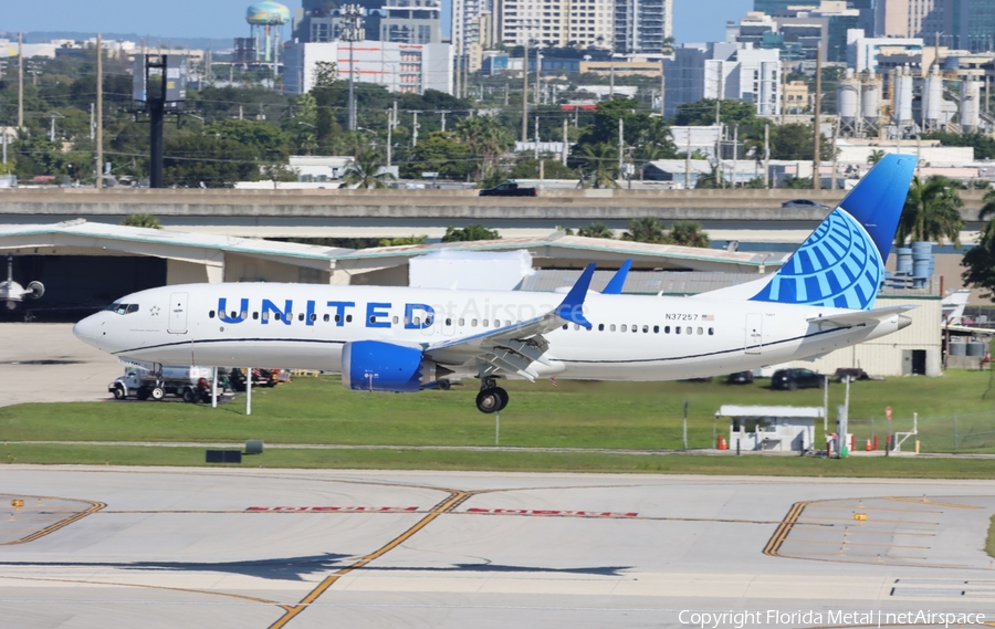 United Airlines Boeing 737-8 MAX (N37257) | Photo 483359