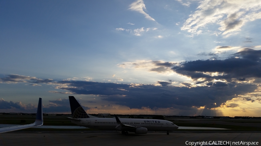 United Airlines Boeing 737-824 (N37267) | Photo 78328