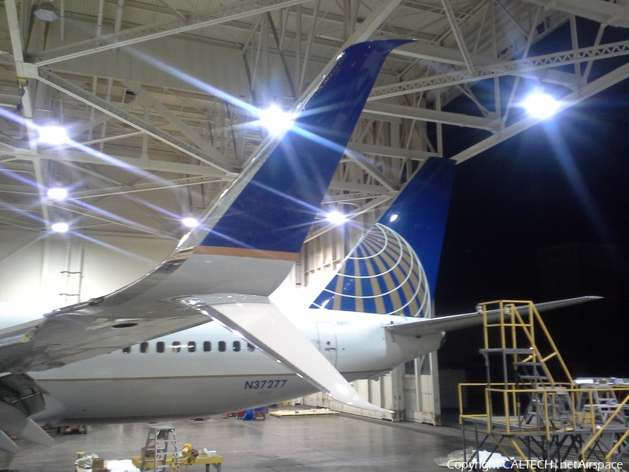 United Airlines Boeing 737-824 (N37277) | Photo 40417