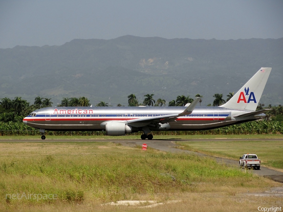 American Airlines Boeing 767-323(ER) (N372AA) | Photo 13947