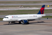 Delta Air Lines Airbus A320-212 (N372NW) at  Houston - George Bush Intercontinental, United States