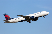 Delta Air Lines Airbus A320-212 (N372NW) at  Houston - George Bush Intercontinental, United States