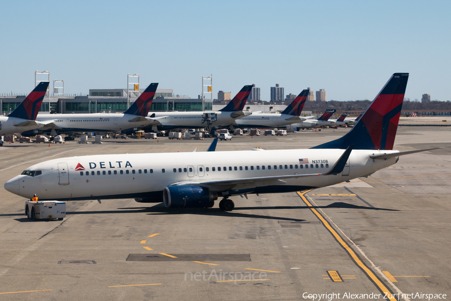 Delta Air Lines Boeing 737-832 (N3730B) | Photo 158393