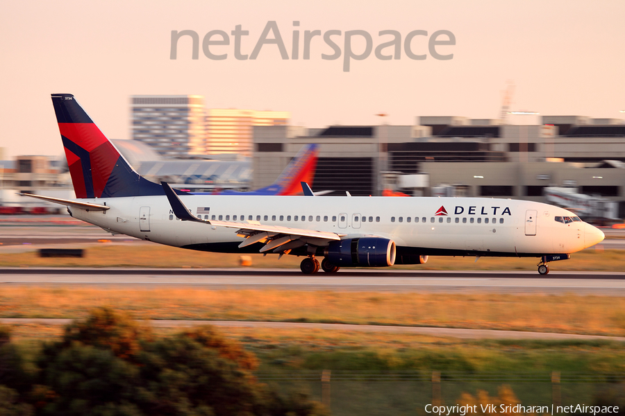 Delta Air Lines Boeing 737-832 (N3734B) | Photo 70331