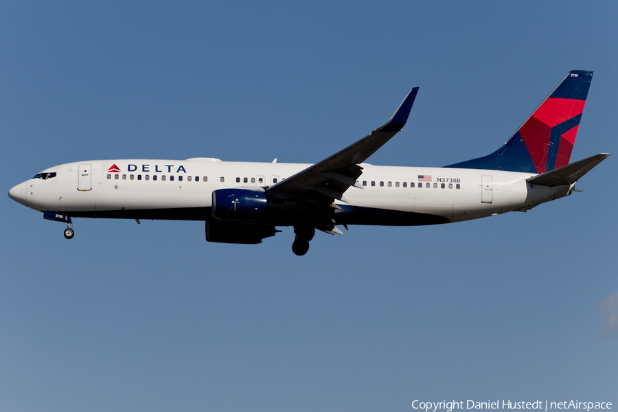 Delta Air Lines Boeing 737-832 (N3738B) | Photo 446857