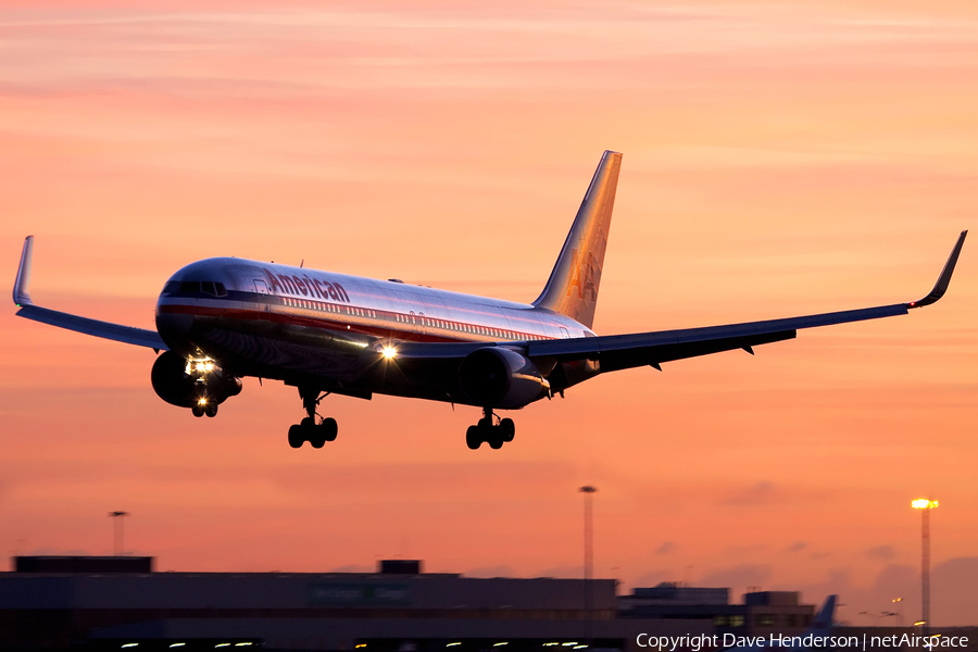 American Airlines Boeing 767-323(ER) (N373AA) | Photo 14