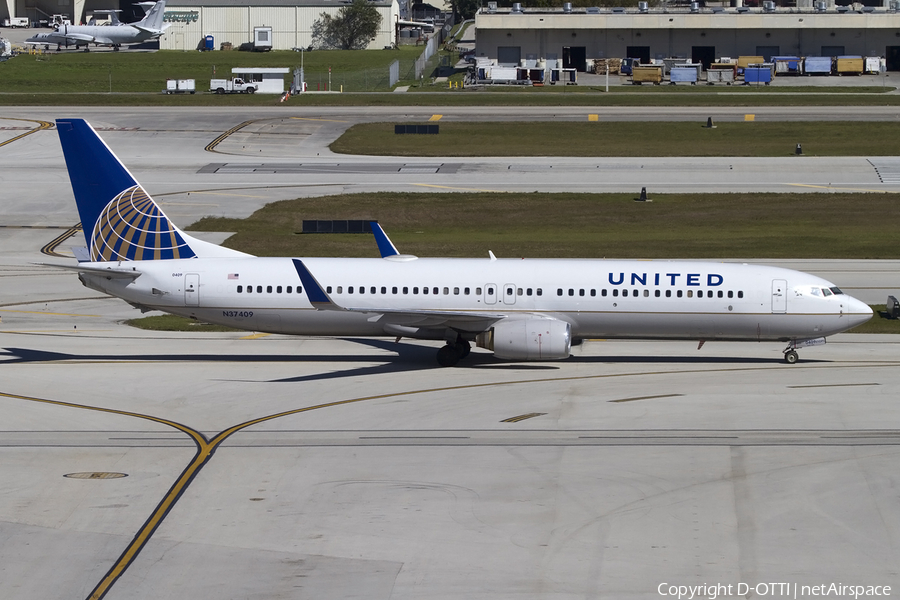 United Airlines Boeing 737-924 (N37409) | Photo 429931