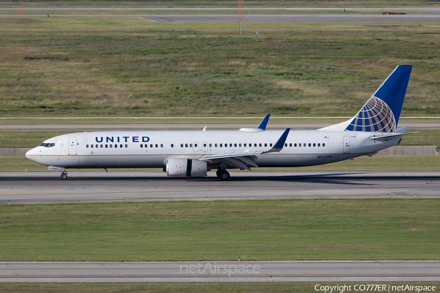 United Airlines Boeing 737-924 (N37409) | Photo 214904