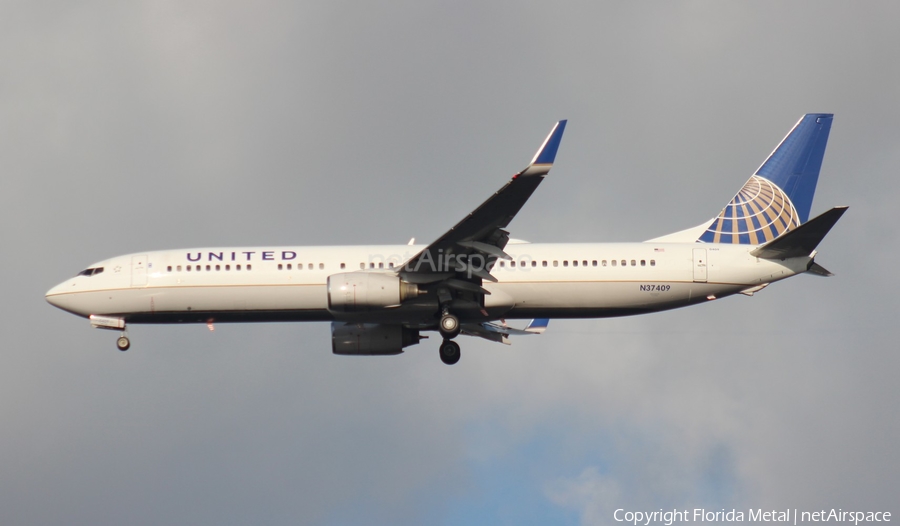 United Airlines Boeing 737-924 (N37409) | Photo 380955