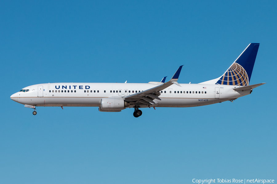 United Airlines Boeing 737-924(ER) (N37422) | Photo 277413