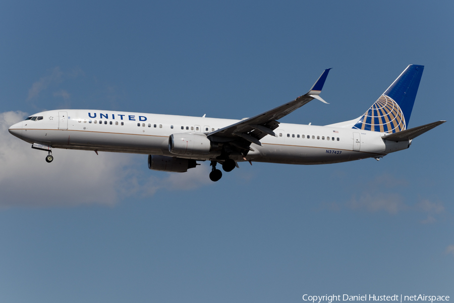 United Airlines Boeing 737-924(ER) (N37427) | Photo 446872