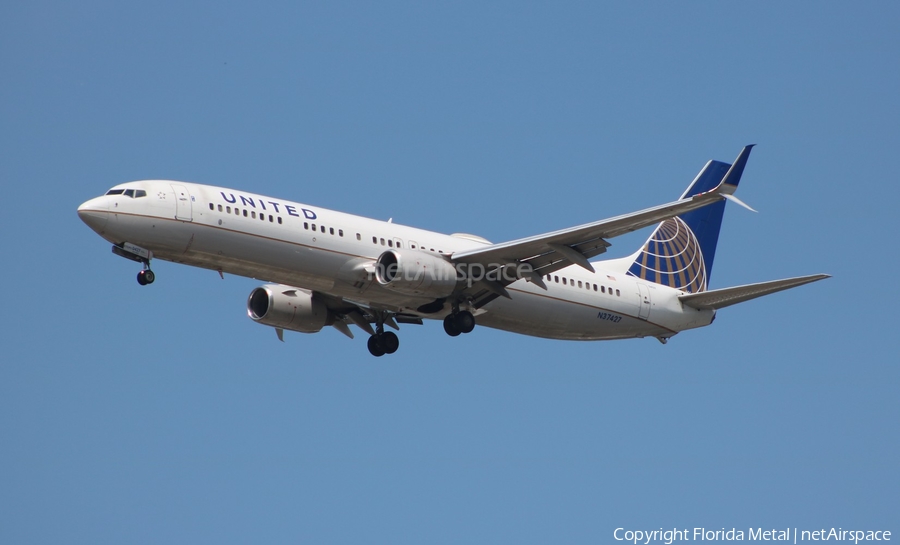 United Airlines Boeing 737-924(ER) (N37427) | Photo 380958