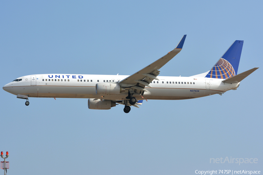 United Airlines Boeing 737-924(ER) (N37434) | Photo 100299