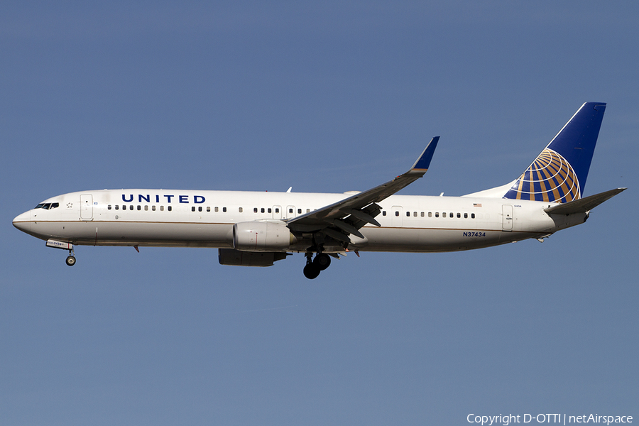 United Airlines Boeing 737-924(ER) (N37434) | Photo 467602