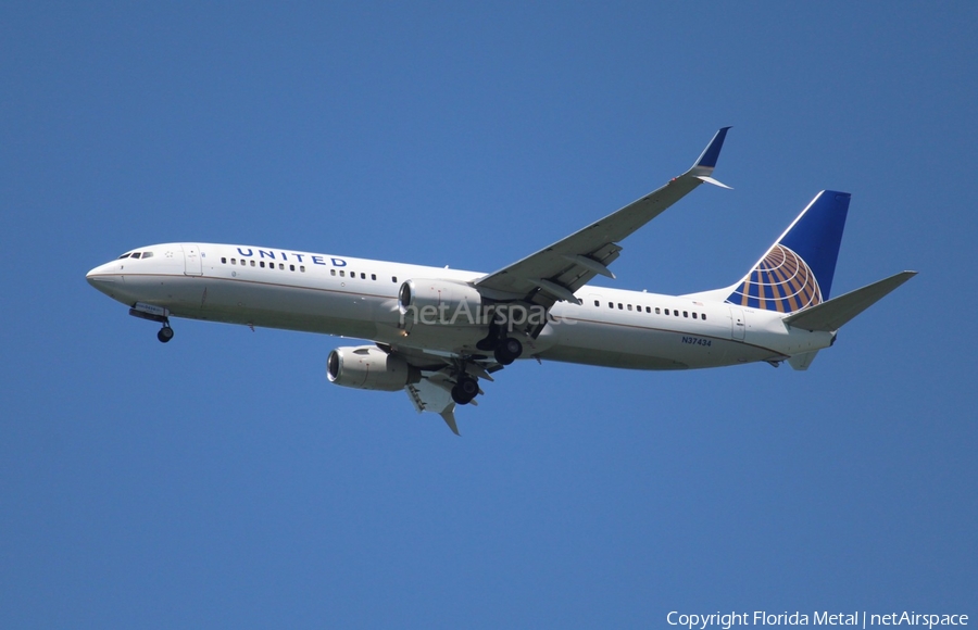 United Airlines Boeing 737-924(ER) (N37434) | Photo 380961