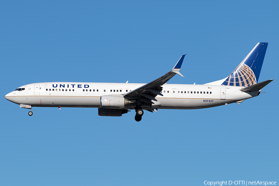 United Airlines Boeing 737-924(ER) (N37437) | Photo 178102