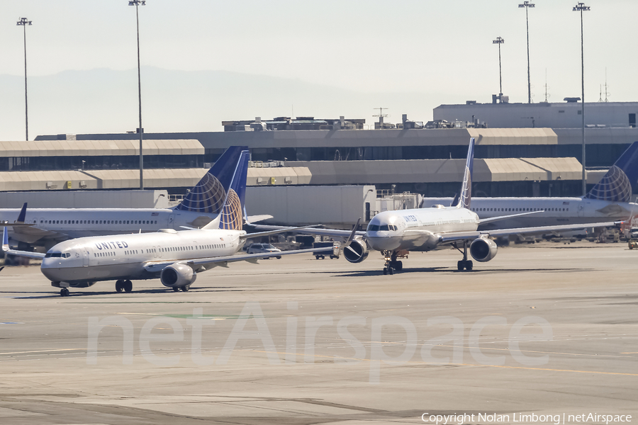United Airlines Boeing 737-924(ER) (N37437) | Photo 426828