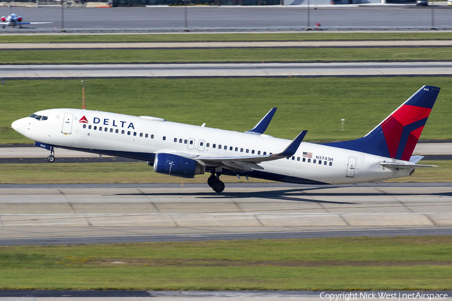 Delta Air Lines Boeing 737-832 (N3743H) | Photo 404673