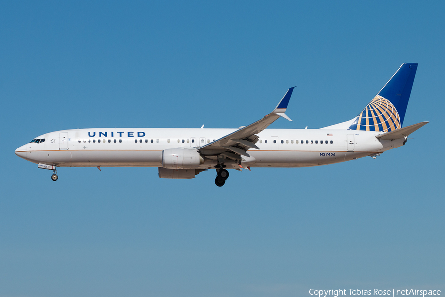 United Airlines Boeing 737-924(ER) (N37456) | Photo 296976