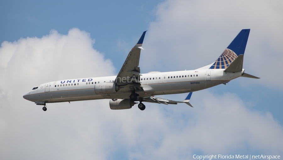 United Airlines Boeing 737-924(ER) (N37456) | Photo 380962