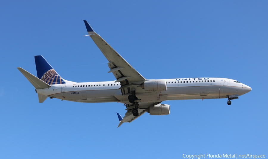 United Airlines Boeing 737-924(ER) (N37462) | Photo 380964