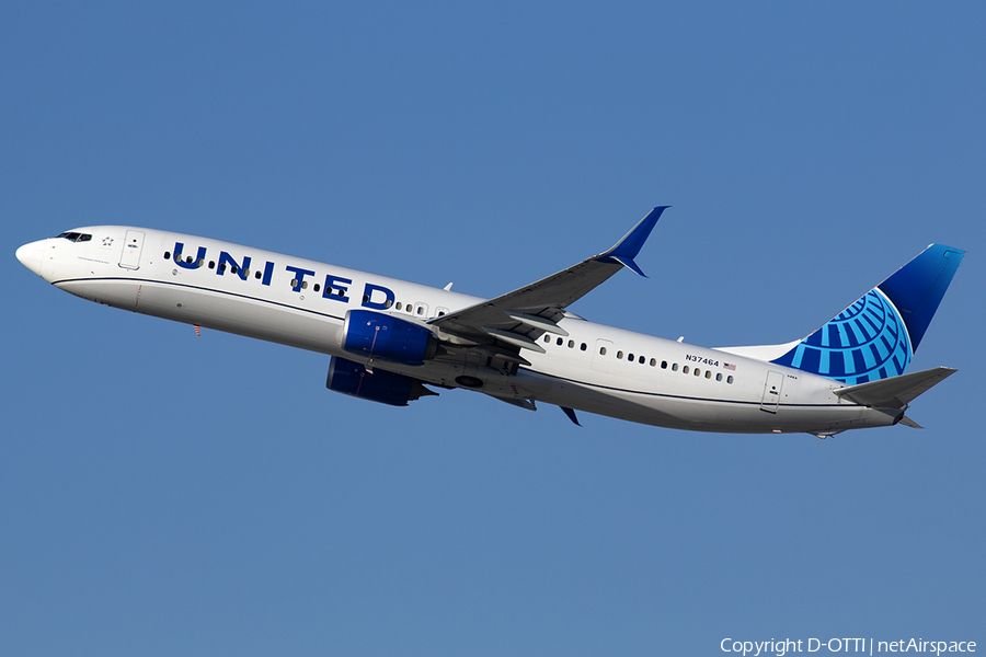United Airlines Boeing 737-924(ER) (N37464) | Photo 543917