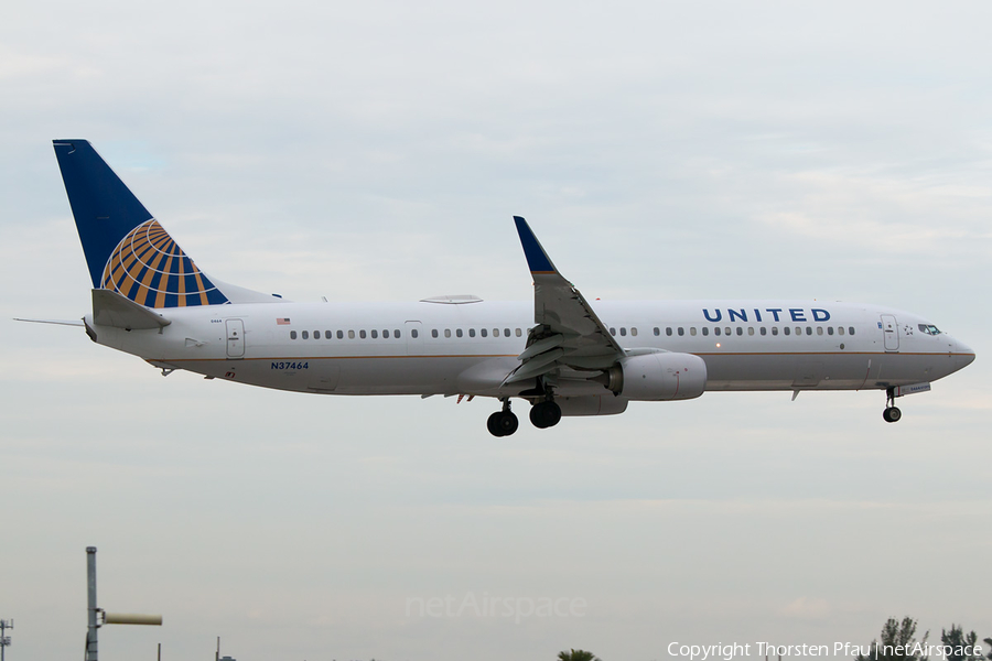 United Airlines Boeing 737-924(ER) (N37464) | Photo 101827