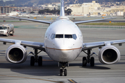United Airlines Boeing 737-924(ER) (N37464) at  San Francisco - International, United States