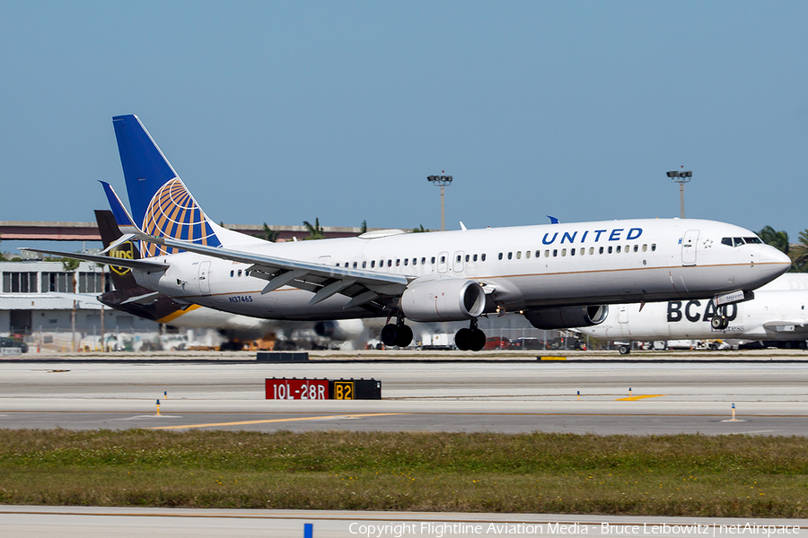 United Airlines Boeing 737-924(ER) (N37465) | Photo 160921