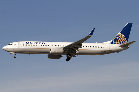 United Airlines Boeing 737-924(ER) (N37465) at  Los Angeles - International, United States