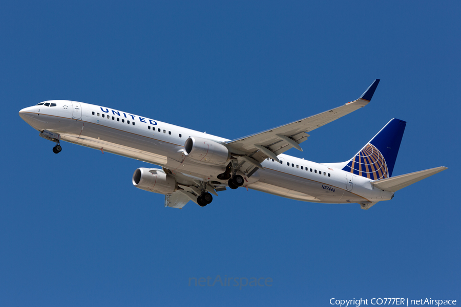 United Airlines Boeing 737-924(ER) (N37466) | Photo 26449
