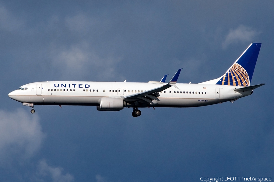 United Airlines Boeing 737-924(ER) (N37466) | Photo 230801