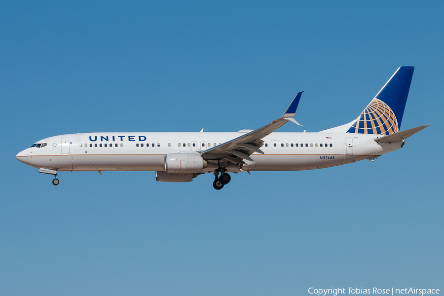 United Airlines Boeing 737-924(ER) (N37468) | Photo 298372