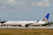 United Airlines Boeing 737-924(ER) (N37468) at  Miami - International, United States