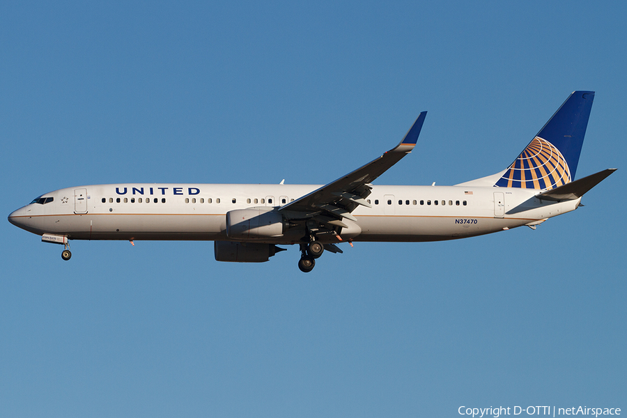 United Airlines Boeing 737-924(ER) (N37470) | Photo 470788