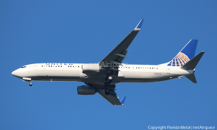 United Airlines Boeing 737-924(ER) (N37470) | Photo 380967