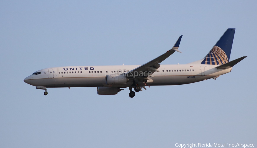 United Airlines Boeing 737-924(ER) (N37471) | Photo 380969
