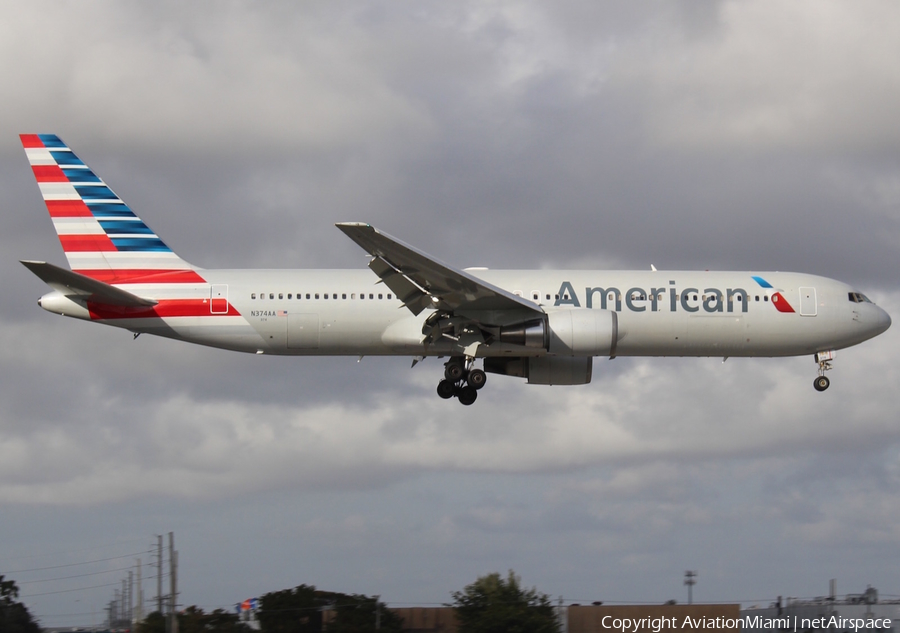American Airlines Boeing 767-323(ER) (N374AA) | Photo 189379