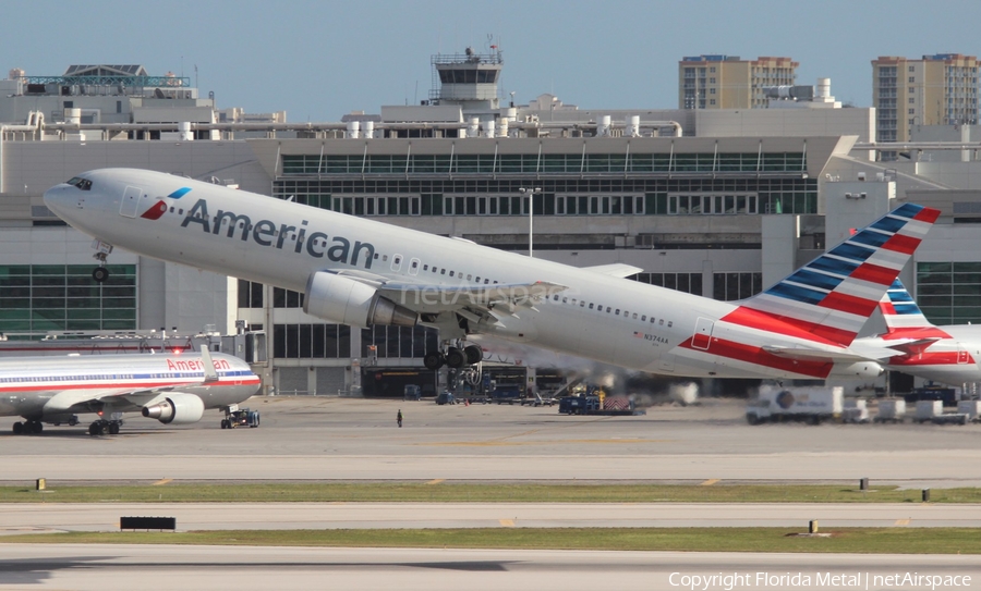 American Airlines Boeing 767-323(ER) (N374AA) | Photo 581328