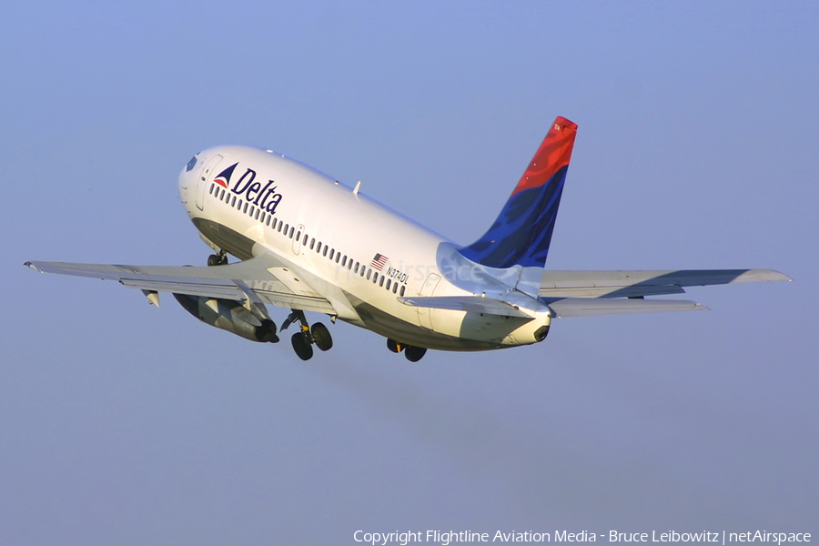 Delta Air Lines Boeing 737-247 (N374DL) | Photo 184369