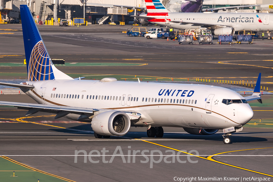 United Airlines Boeing 737-9 MAX (N37504) | Photo 503175