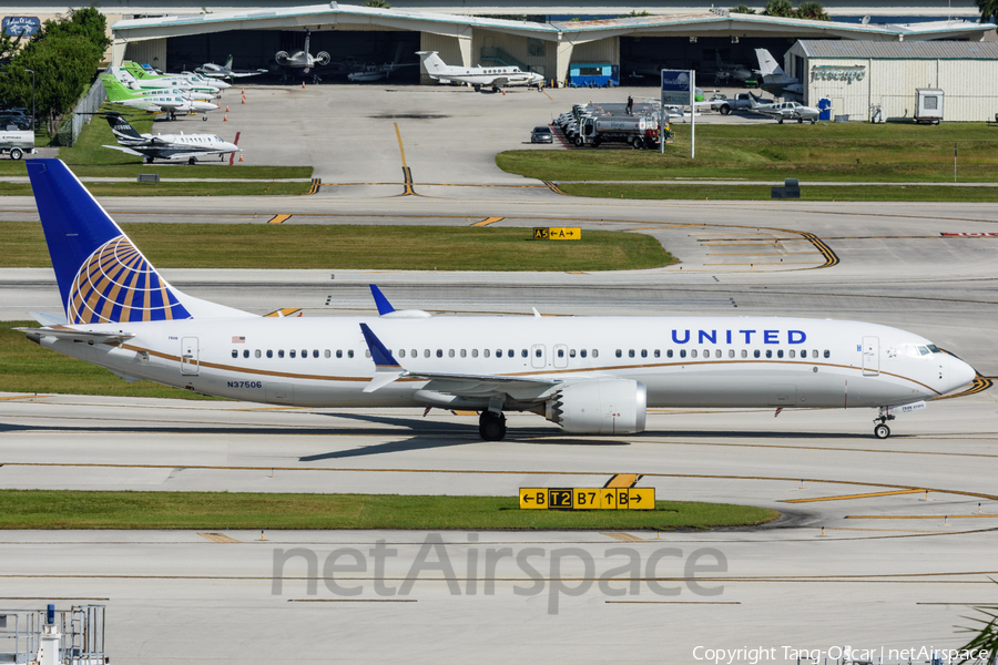 United Airlines Boeing 737-9 MAX (N37506) | Photo 282066